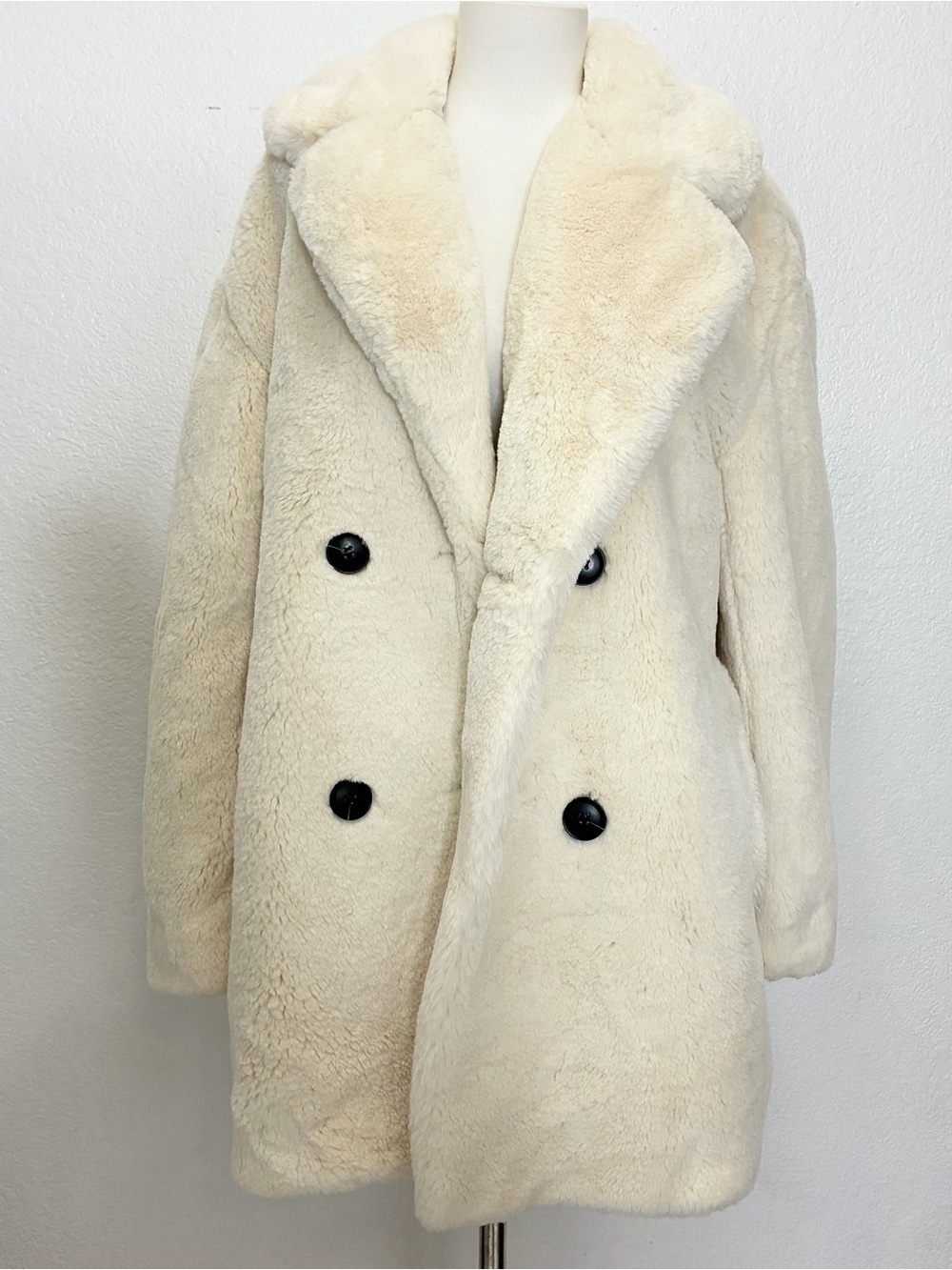 BCBGMAXAZRIA Cream Oversized Faux Fur Coat